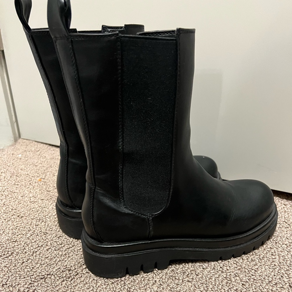 Chunky Chelsea Boots